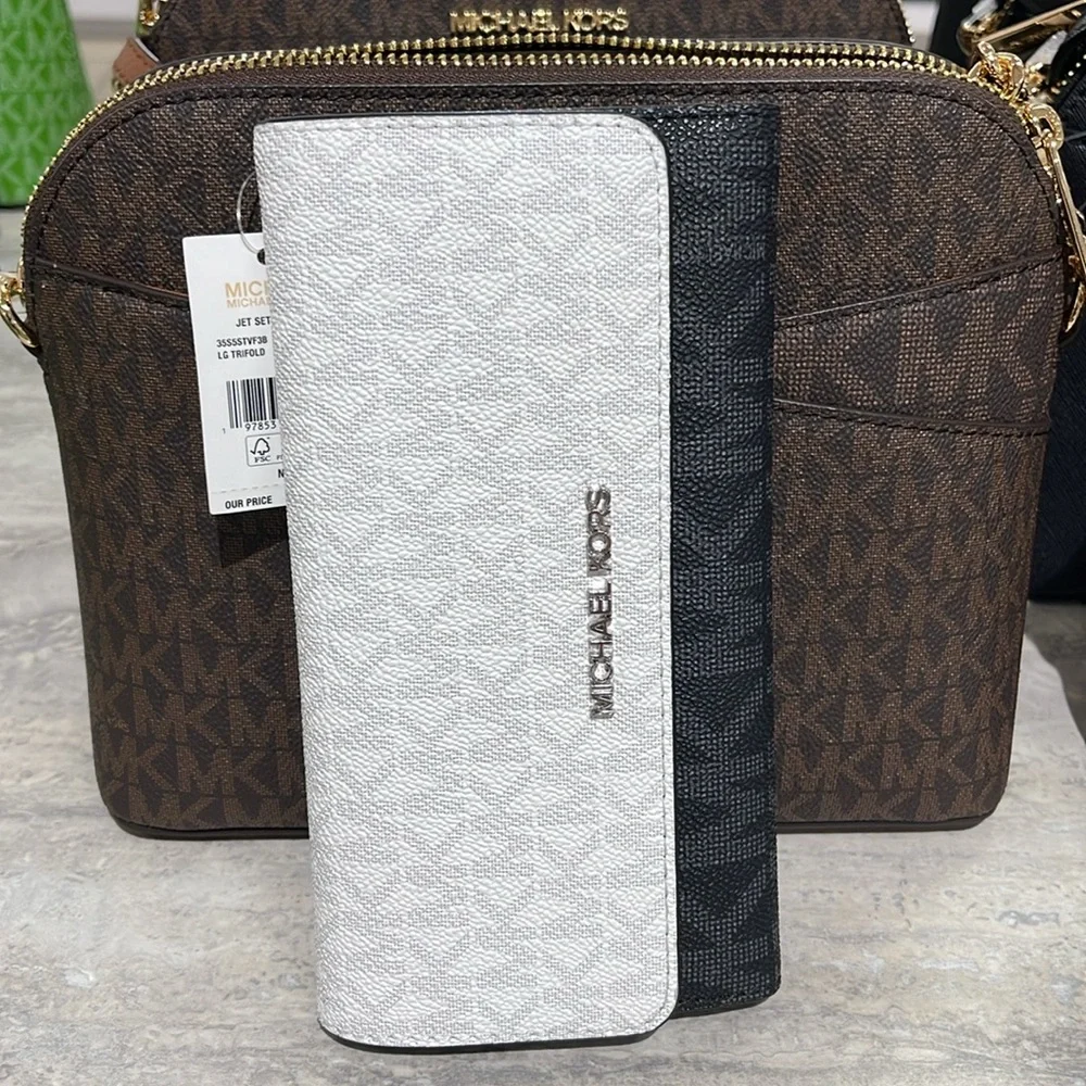 Michael Kors Jet Set Large Logo Trifold Wallet
Optic White Multi
NWT - Picture 14 of 16